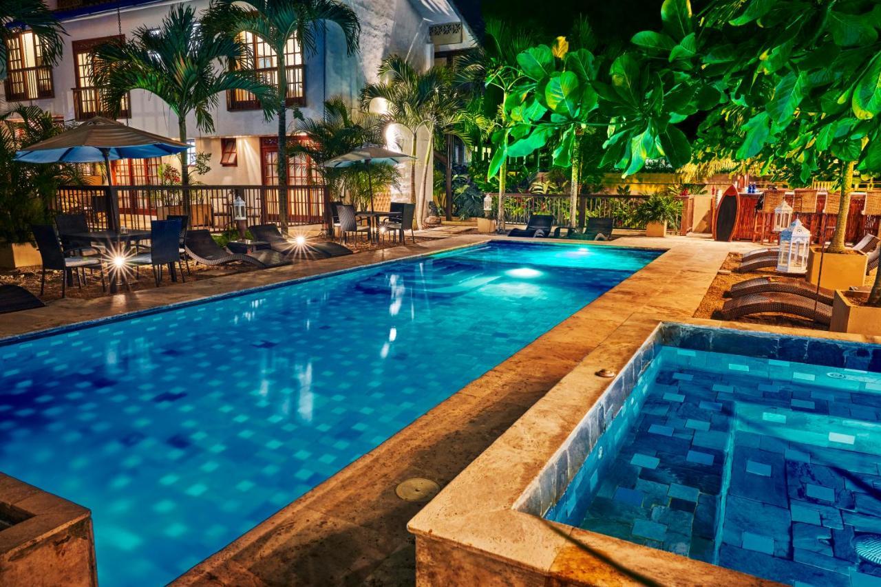 Lombok Hotel & Spa Antes Hotel Casablanca Гуадуас Екстериор снимка