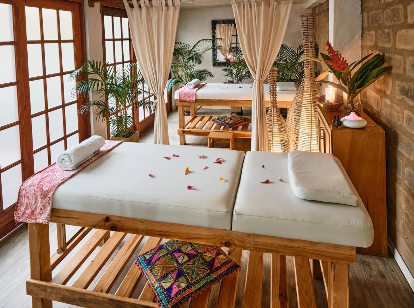 Lombok Hotel & Spa Antes Hotel Casablanca Гуадуас Екстериор снимка