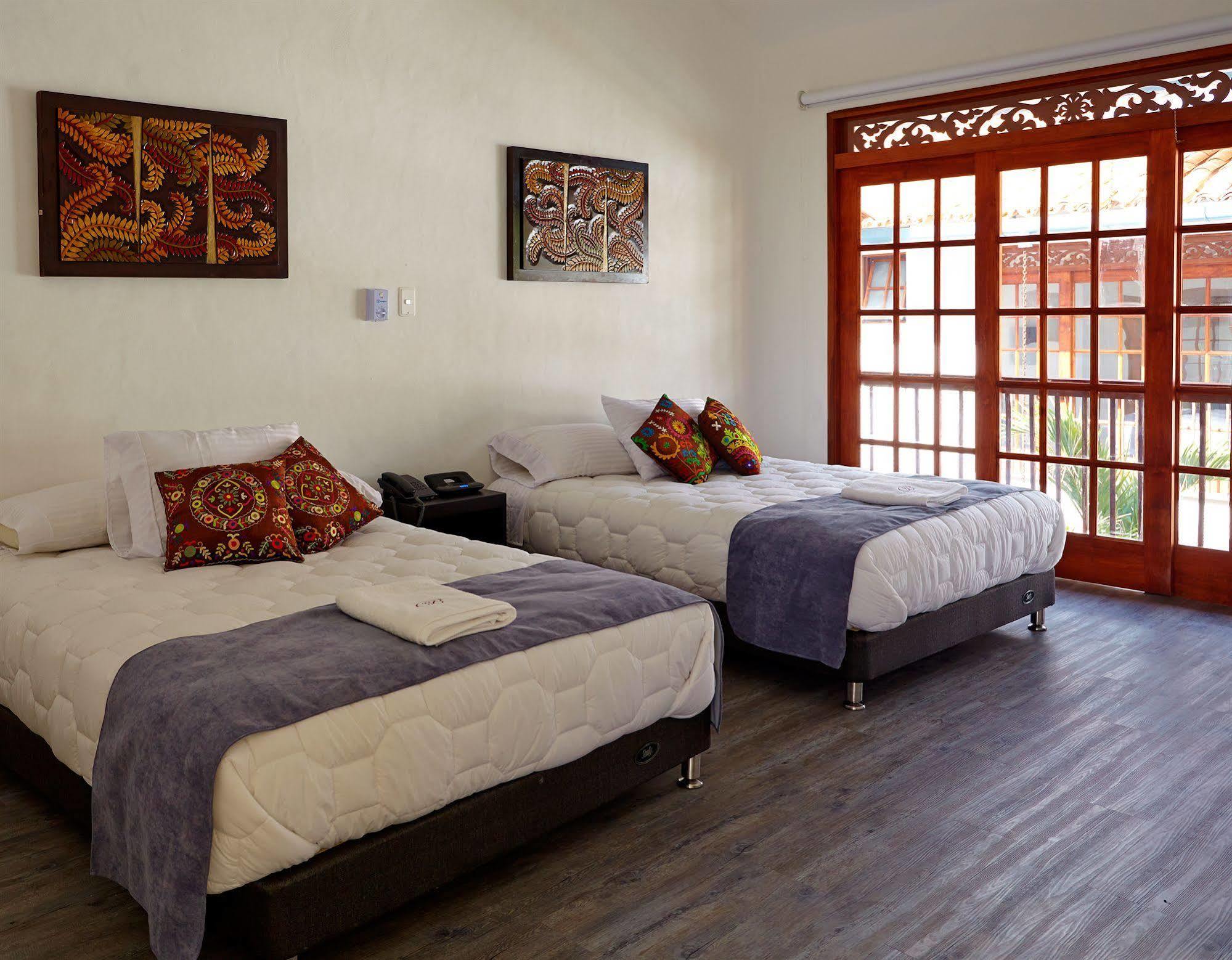 Lombok Hotel & Spa Antes Hotel Casablanca Гуадуас Екстериор снимка